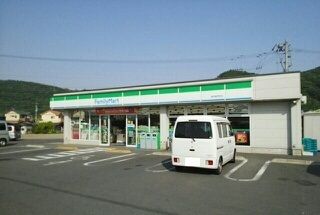近くのファミリーマート高松鶴市町店まで780m(徒歩10分)