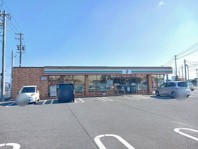 近くのセブンイレブン鈴鹿野村町店まで1,200m（徒歩15分）