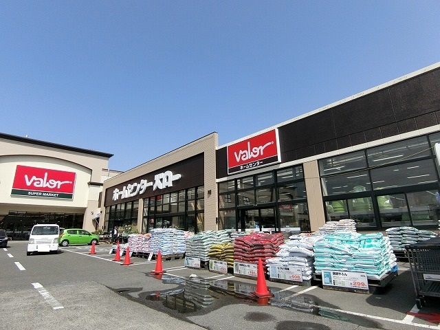 近くのホームセンターバロー大垣南店まで1,100m（徒歩14分）