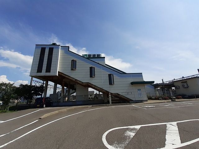 近くの新崎駅まで1,400m（徒歩18分）