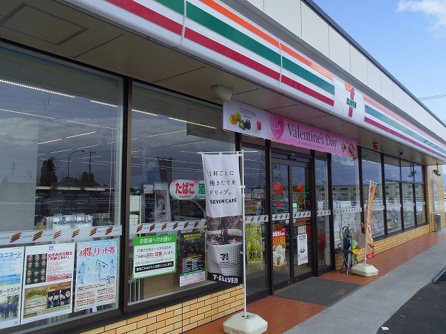 近くのセブンイレブン立山五郎丸店まで300m(徒歩4分)