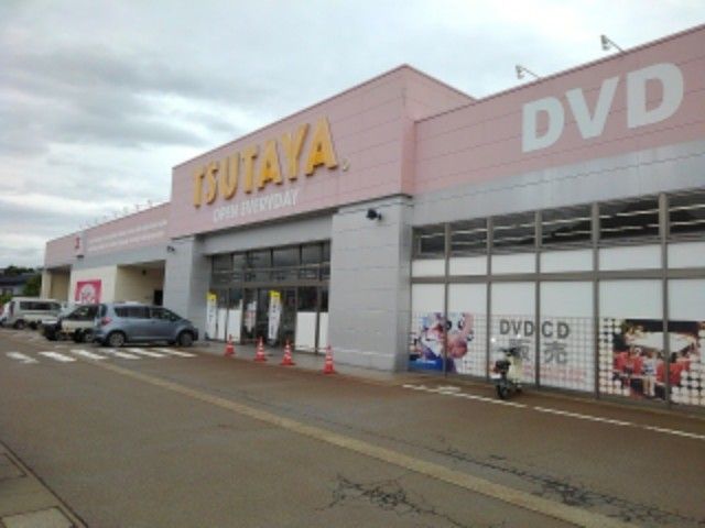 近くのTSUTAYA飯山店まで170m（徒歩3分）