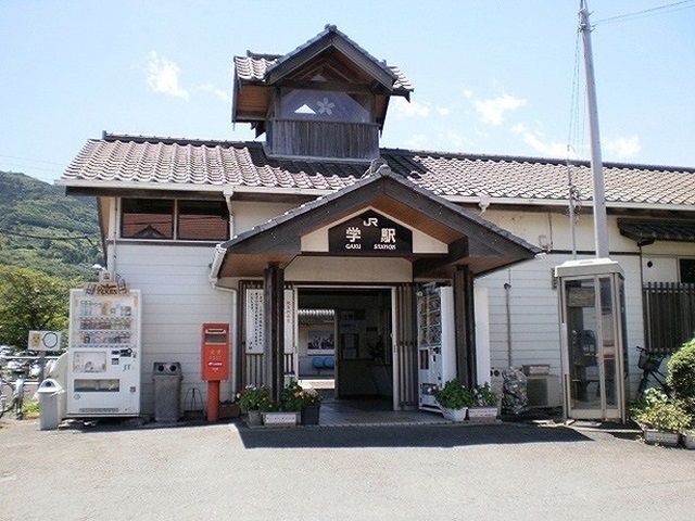 近くのＪＲ学駅まで690m（徒歩9分）