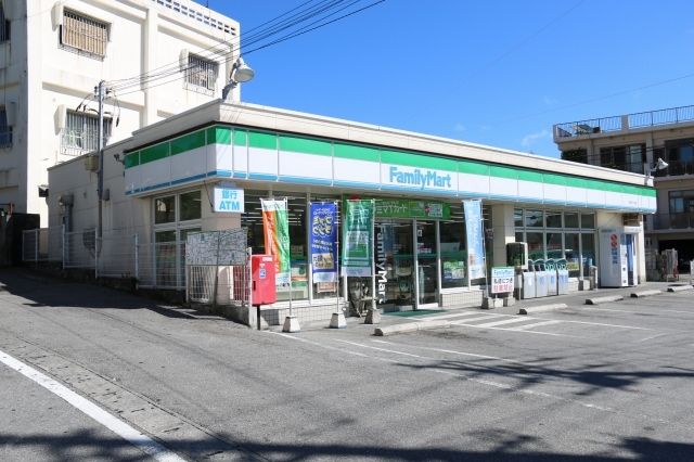 近くのファミリーマート宮里一丁目店まで290m(徒歩4分)