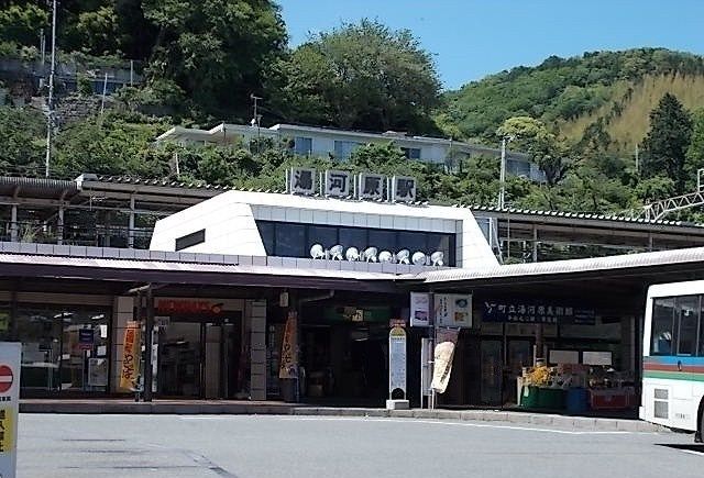 近くの東海道線・湯河原駅まで770m（徒歩10分）