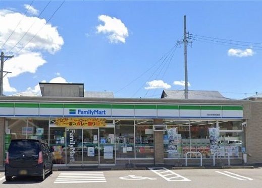 近くのファミリーマト谷田町西店まで550m（徒歩7分）