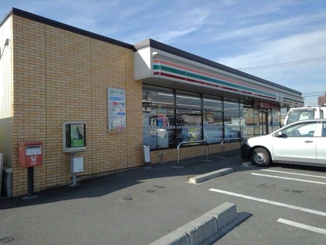 近くのセブンイレブン韮崎竜岡店まで550m(徒歩7分)