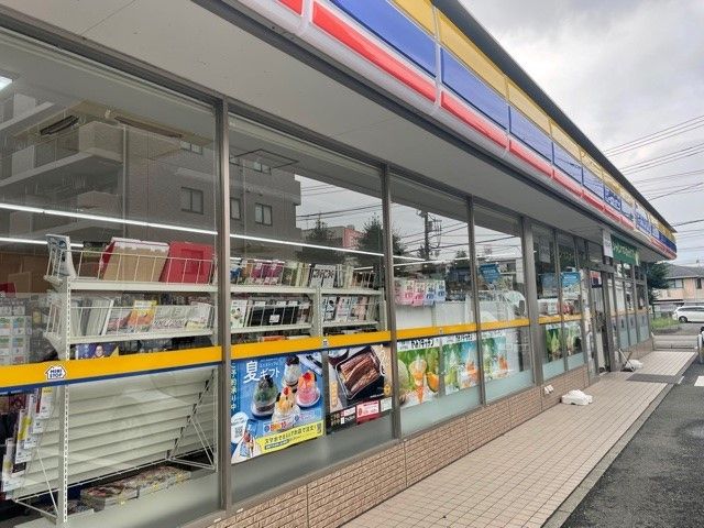 近くのコンビニまで950m（徒歩12分）