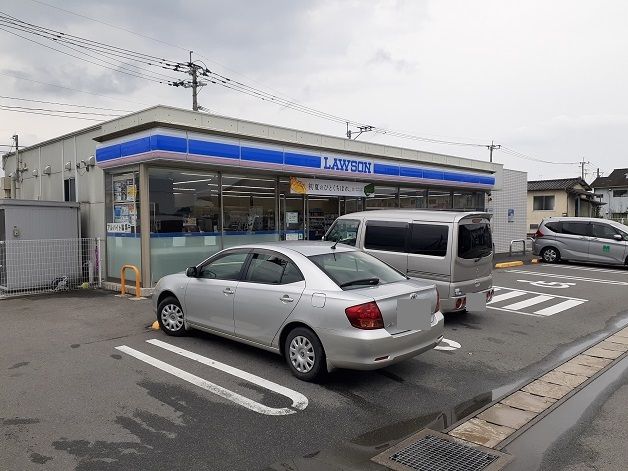 近くのローソンまで400m（徒歩5分）