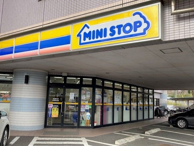 近くのミニストップ 余部店まで1,000m（徒歩13分）