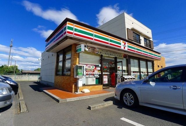近くのコンビニまで260m（徒歩4分）