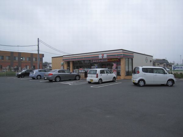 近くのコンビニまで310m（徒歩4分）