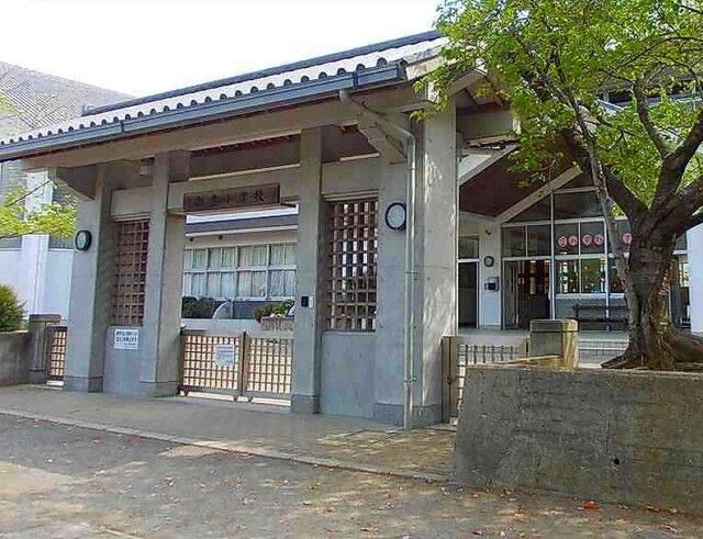 近くの町立御霊小学校様まで1,400m（徒歩18分）