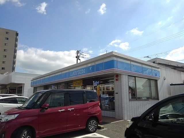 近くのコンビニまで290m（徒歩4分）