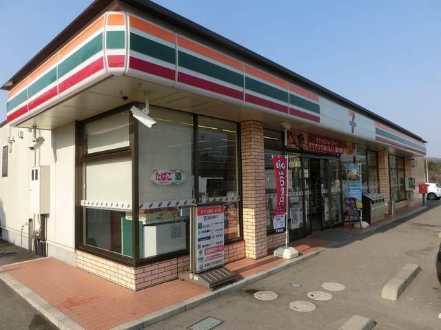 近くのコンビニまで450m（徒歩6分）