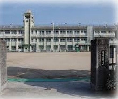 近くの原小学校まで700m（徒歩9分）