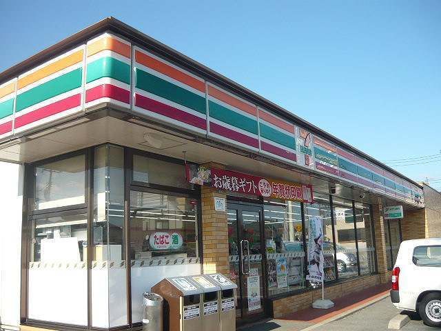 近くのコンビニまで900m（徒歩12分）