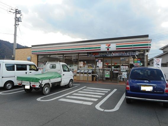 近くのコンビニまで2,200m（徒歩28分）