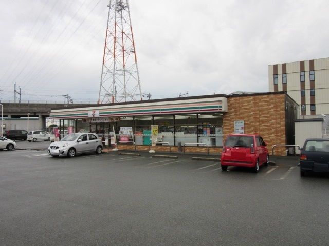 近くのセブンイレブン新八代駅前店まで650m(徒歩9分)