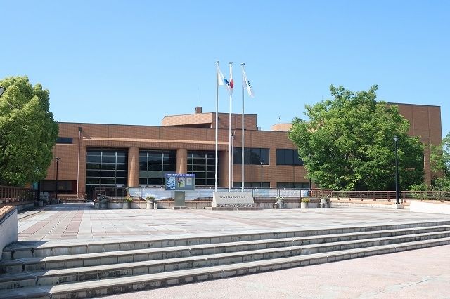 近くの瑞浪市総合文化センターまで800m（徒歩10分）