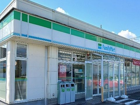 近くのコンビニまで300m（徒歩4分）