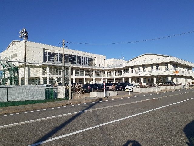 近くの小学校まで750m（徒歩10分）