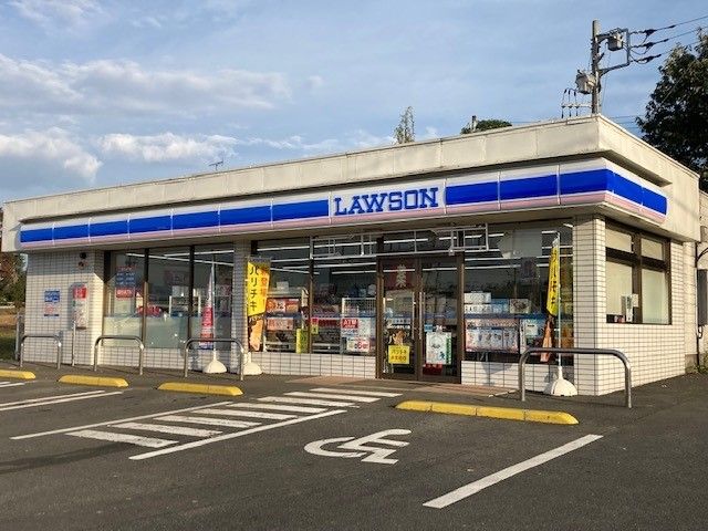 近くのローソン益子七井店まで240m（徒歩3分）