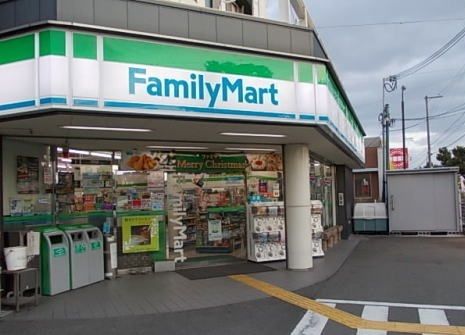 近くのファミリーマート明石魚住店まで550m（徒歩7分）