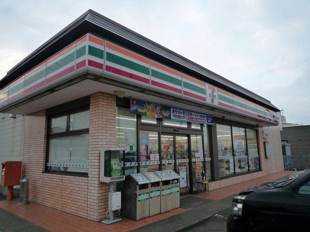 近くのセブンイレブン上越教育大学前まで1,000m(徒歩13分)