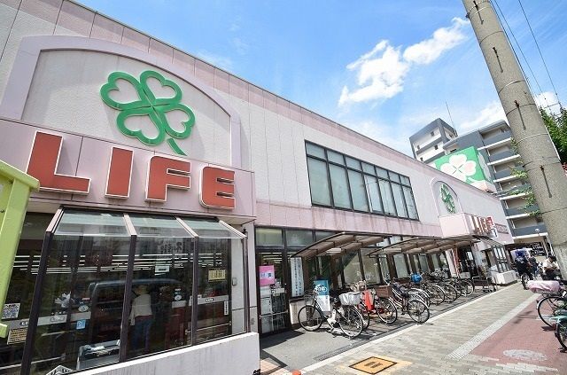 近くのライフ十三東店まで210m(徒歩3分)