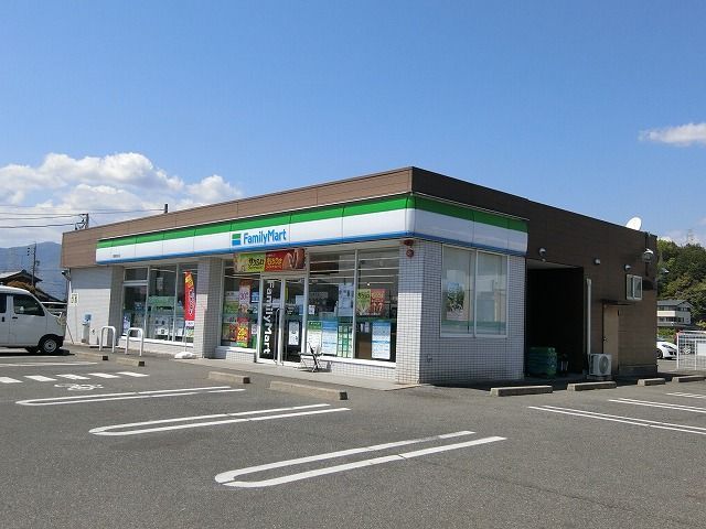 近くのファミリーマート 揖斐清水店まで700m(徒歩9分)