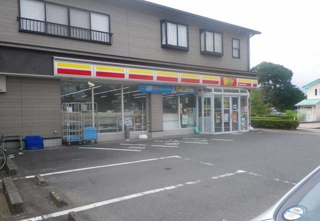 近くのデイリーヤマザキ足柄駅前店まで400m（徒歩5分）