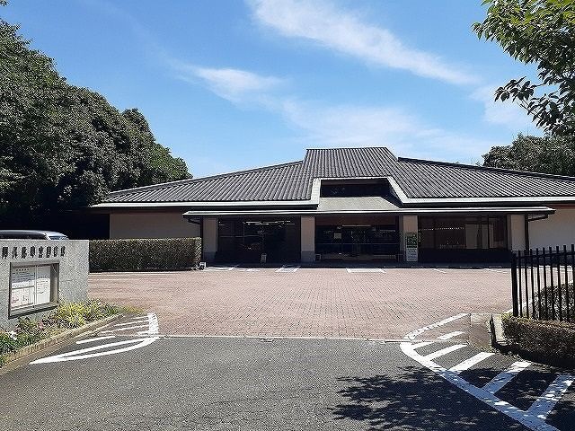 近くの阿久比町立図書館まで50m（徒歩1分）