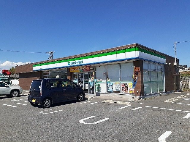 近くのファミリーマート阿久比福住店まで974m（徒歩13分）