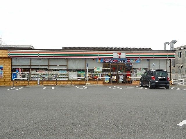 近くのセブンイレブン箕島店まで2,100m（徒歩27分）