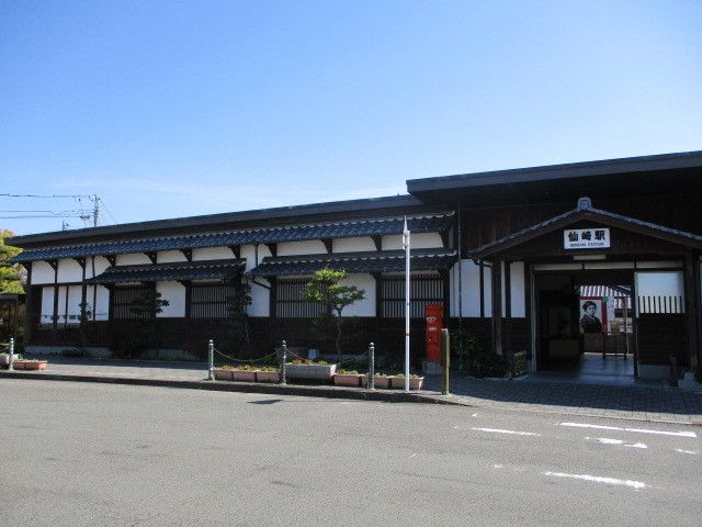 近くのＪＲ仙崎駅まで800m（徒歩10分）