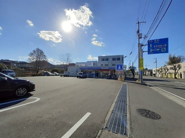 近くのローソン 高知瀬戸一丁目店まで800m(徒歩10分)