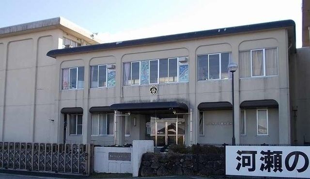 近くの河瀬小学校まで1,300m(徒歩17分)