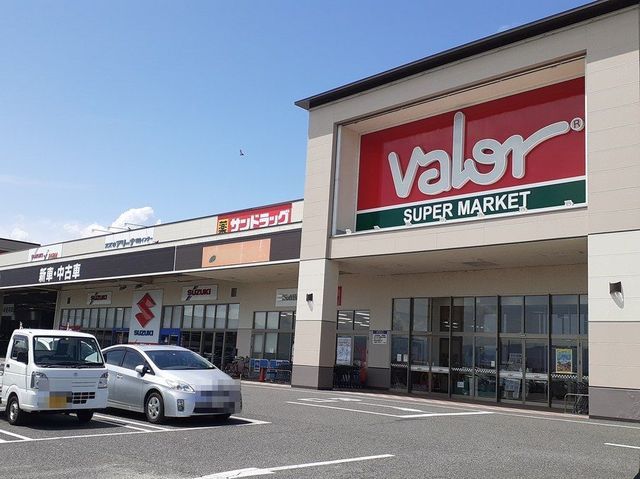 近くのバロー羽島インター店まで1,200m（徒歩15分）