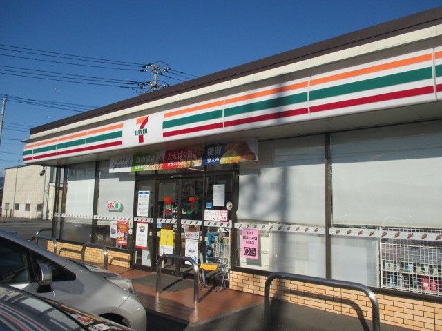 近くのセブンイレブン下田町店まで950m（徒歩12分）