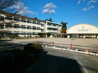 近くの三蔵子小学校まで700m(徒歩9分)