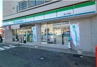 近くのファミリーマート豊川大崎店様まで460m（徒歩6分）