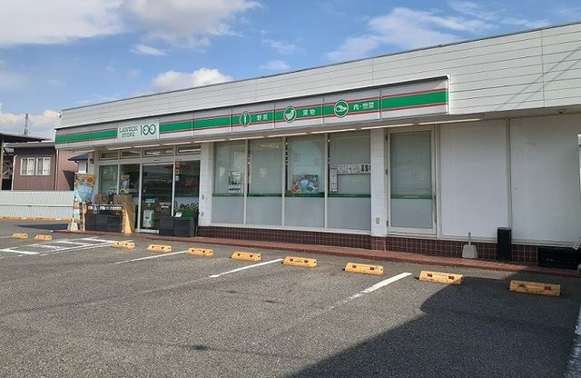 近くのローソンストア100まで190m（徒歩3分）