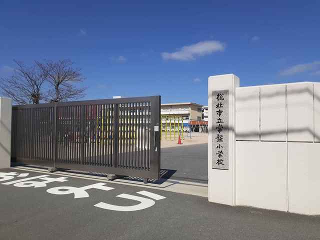 近くの総社市立常盤小学校まで1,500m（徒歩19分）