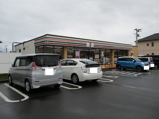 近くのセブンイレブン広瀬中学校前店まで1,100m（徒歩14分）