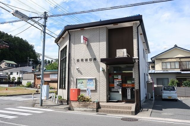 近くの郵便局まで400m（徒歩5分）