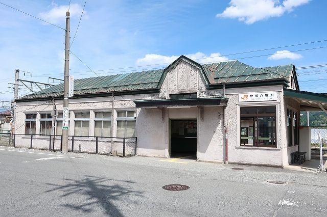 近くの伊那八幡駅まで400m(徒歩5分)