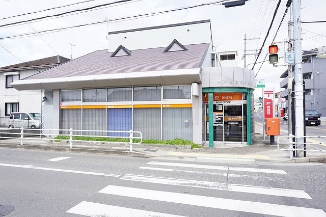 近くの郵便局まで1,000m（徒歩13分）