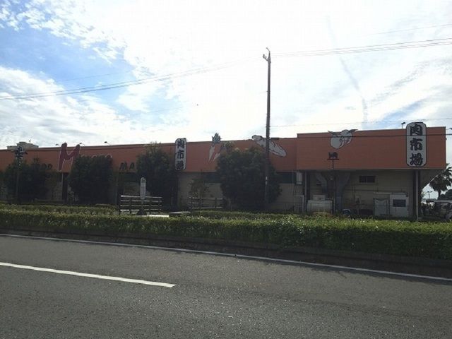 近くのフードマーケットマム肉市場まで550m（徒歩7分）