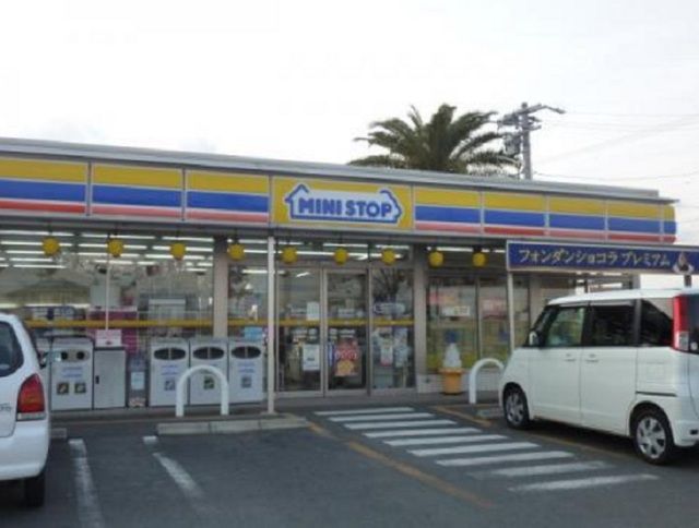 近くのミニストップ浜松根洗町店まで1,100m（徒歩14分）